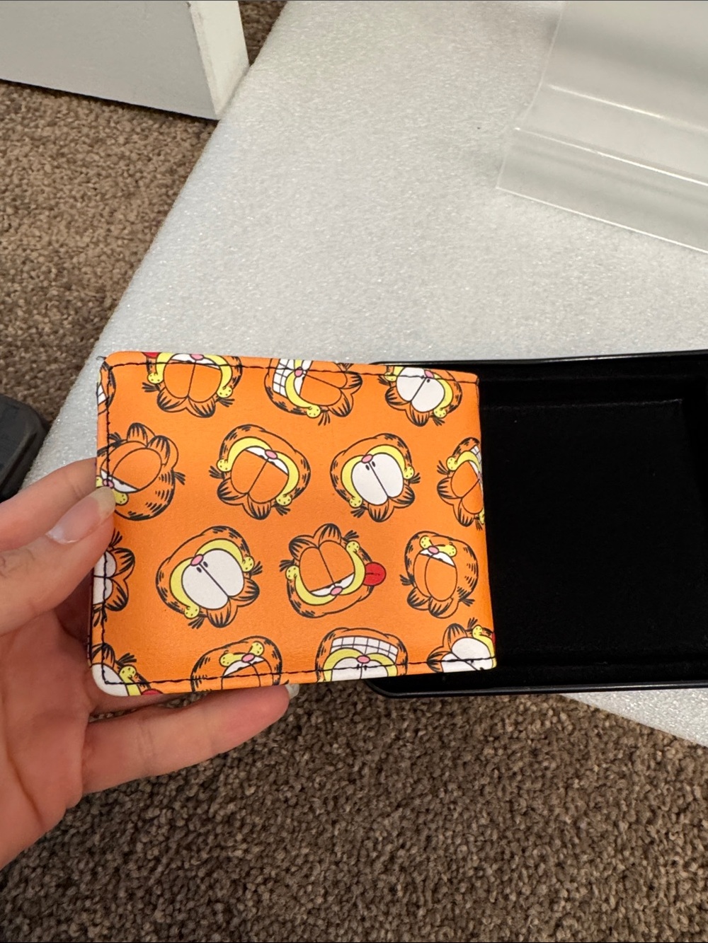 Buckle down Garfield men’s bifold wallet in tin - Picture 2 of 4